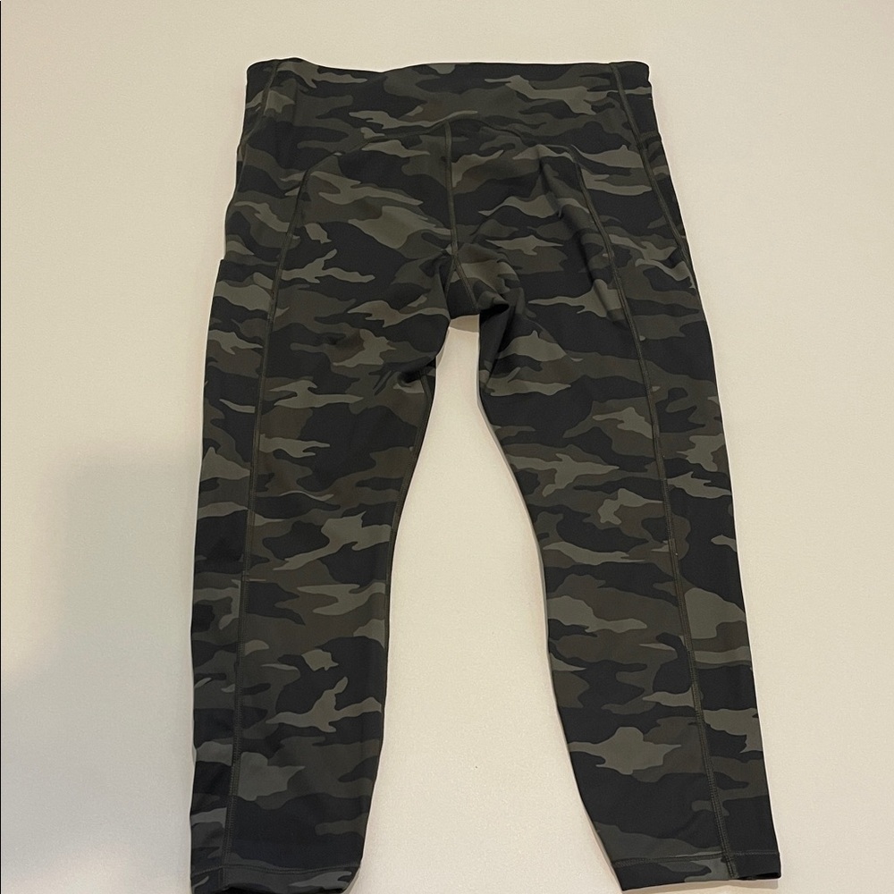 Athleta Ultimate 7/8 Tight Camo Print Leggings - Picture 5 of 11